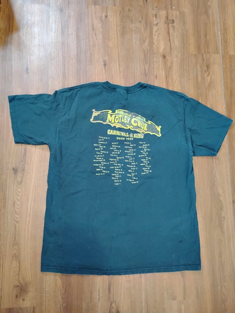 Vintage Motley Crue Carnival of Sins Tour T-Shirt - Picture 5 of 6